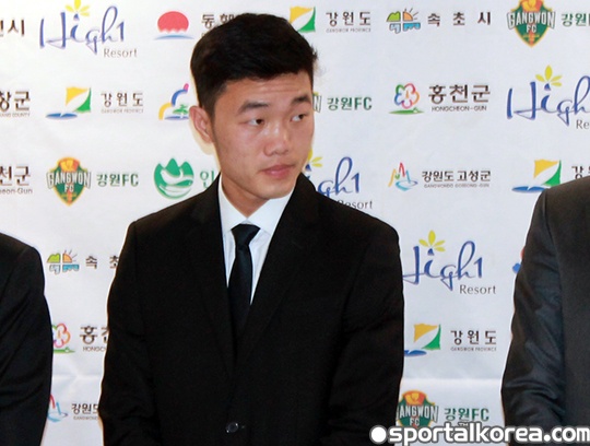 Bao chi Han Quoc san don Xuan Truong trong le ra mat hinh anh