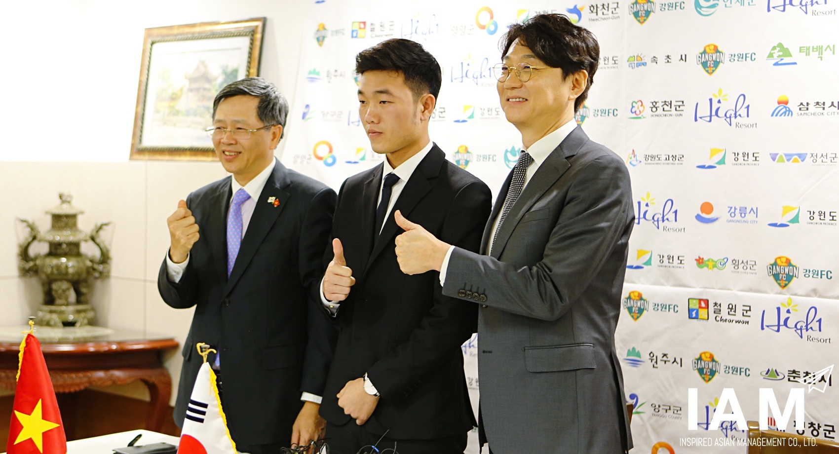 Doi bong Xuan Truong cung cac CLB K.League vat va kiem tien hinh anh