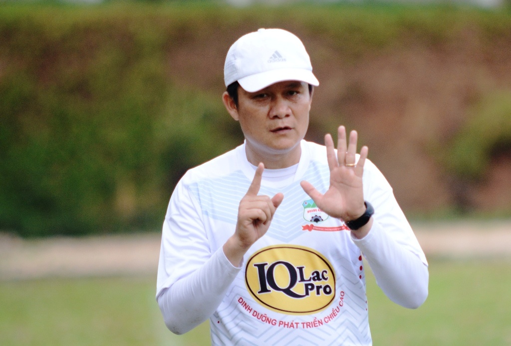 HLV HAGL lo lang truoc tran gap Hai Phong hinh anh