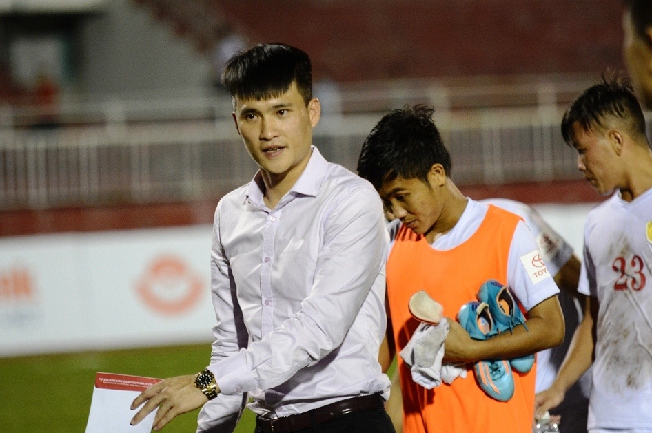 CLB TP.HCM nhan thuong 700 trieu dong nho thang tran derby hinh anh