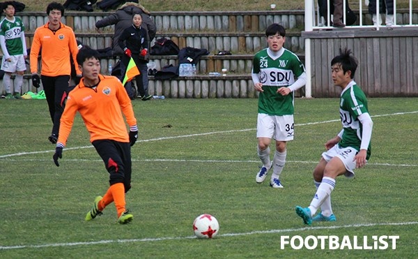Xuan Truong toa sang tai Gangwon FC anh 1