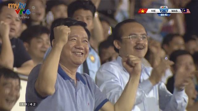 Bi thu Thang bat day an mung sieu pham cua Cong Phuong hinh anh