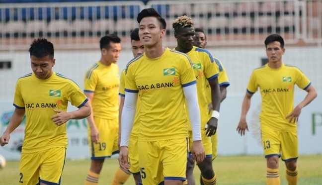 Pha ghi ban gay tranh cai cua Quang Nam vao luoi SLNA hinh anh