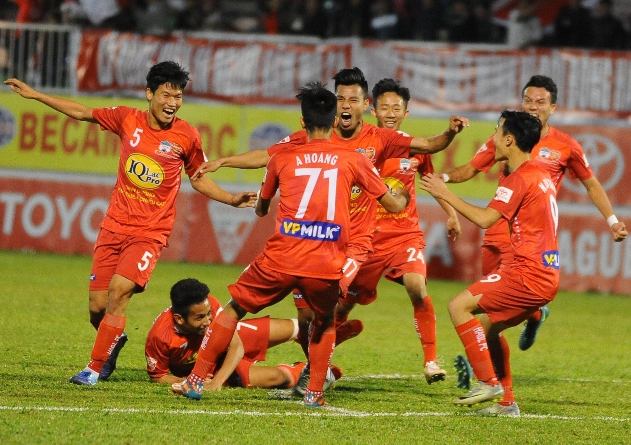 Binh Duong e ngai su hung phan cua Cong Phuong, Van Thanh hinh anh