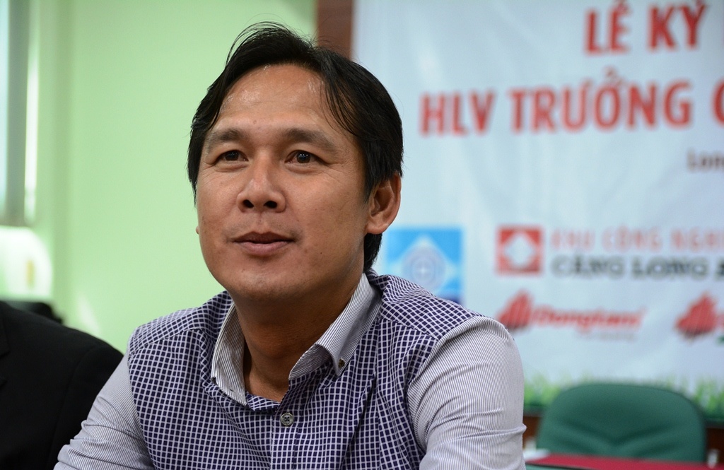 Danh thu Minh Phuong lam HLV doi Long An hinh anh