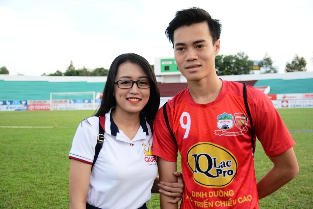 Fan nu Long An vay kin Cong Phuong, Van Toan hinh anh