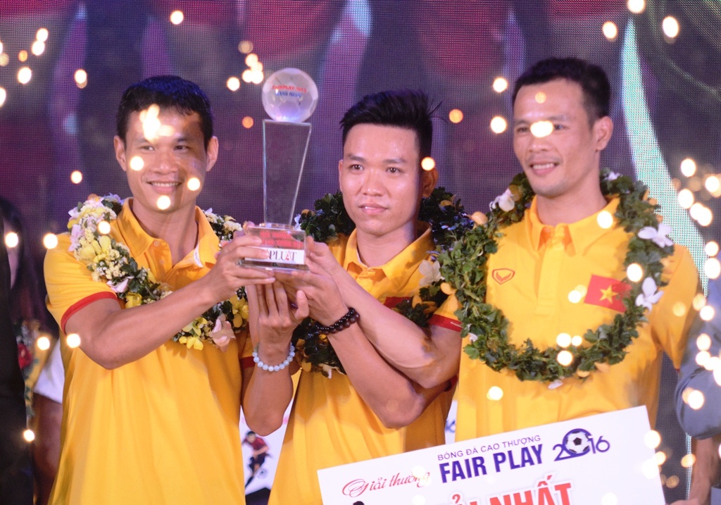 Tuyen futsal Viet Nam doat giai Fair-Play 2016 hinh anh
