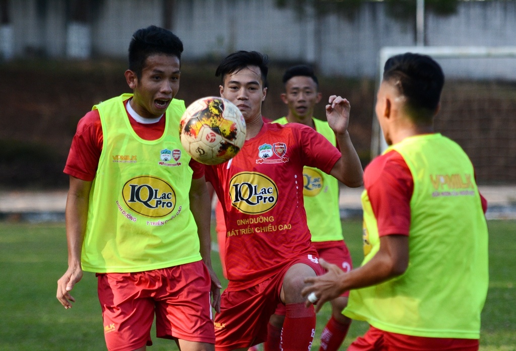 HAGL choi bong nem chieu 3/3 anh 1