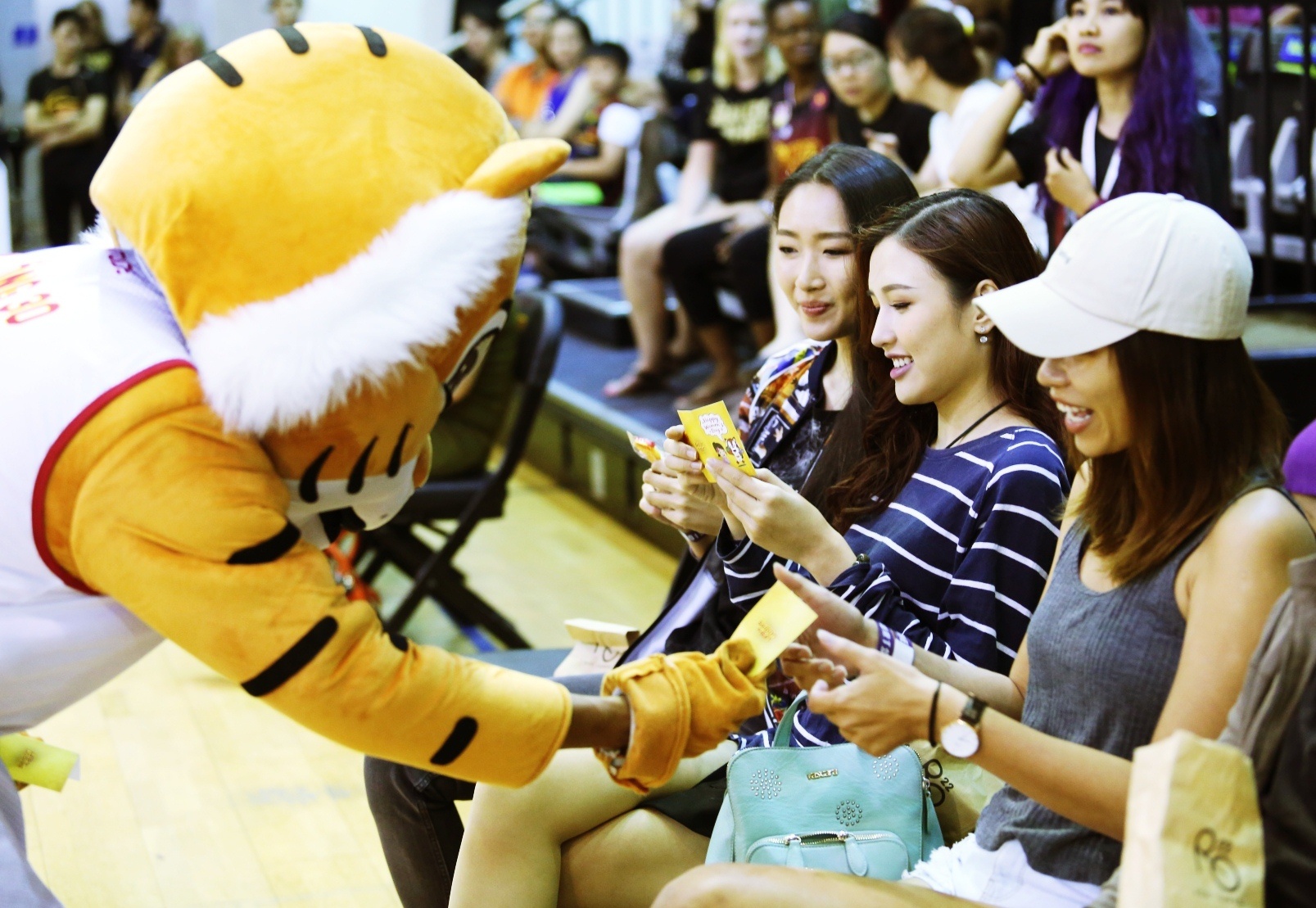 Nguoi dep co vu Saigon Heat anh 5