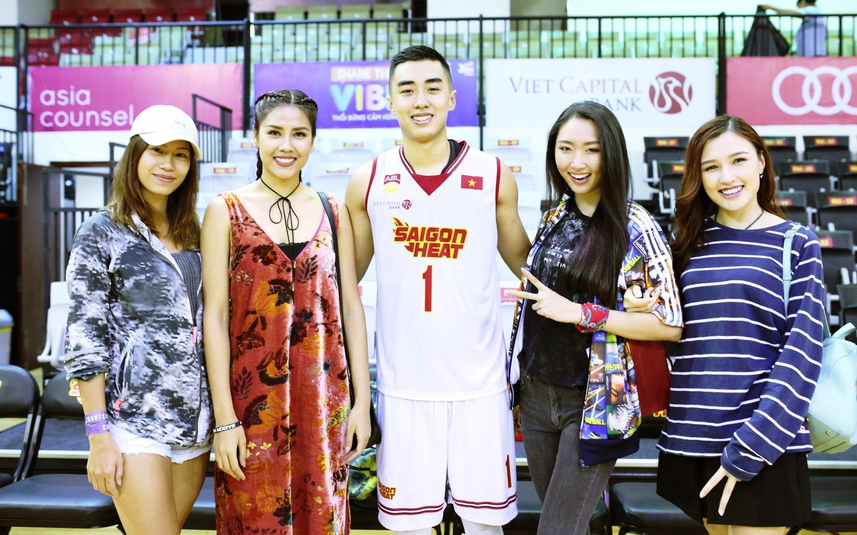 Nguoi dep co vu Saigon Heat anh 6