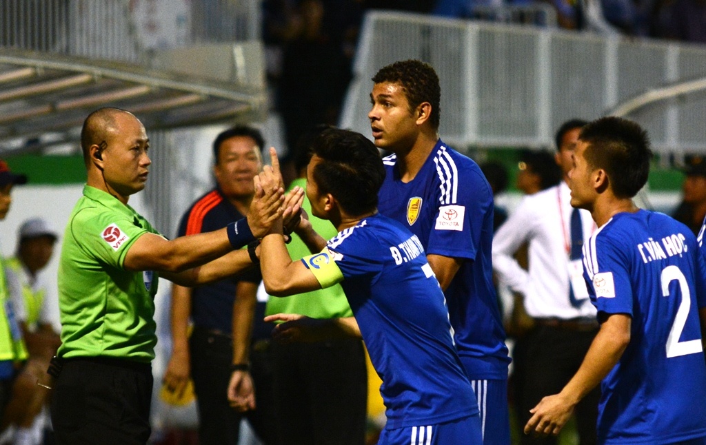 Trong tai lai bi phan doi vi cong nhan ban thang cua HAGL hinh anh