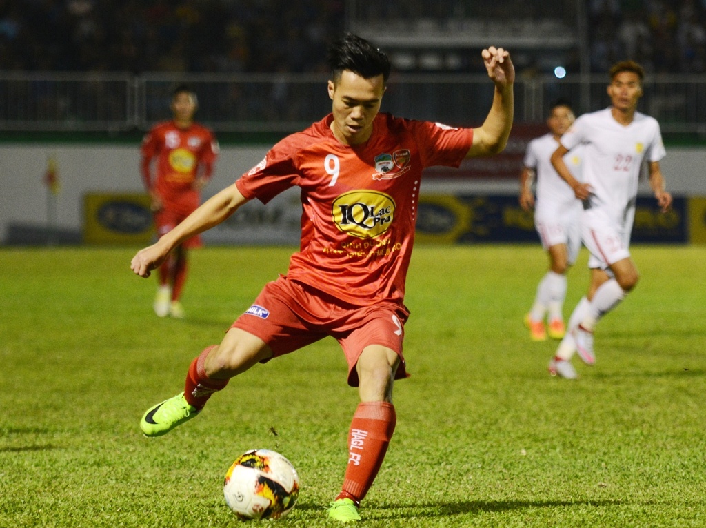 HAGL - Quang Nam: Cho Van Toan 'no sung' hinh anh