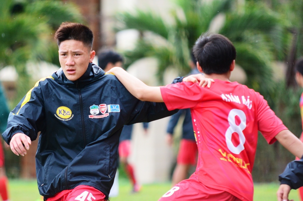 Bau Duc nhan xet doi U17 HAGL anh 1