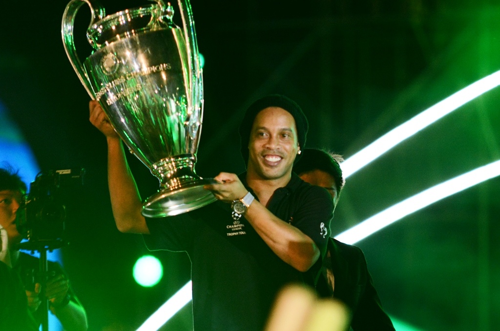 Ronaldinho don Cup Champions League anh 2
