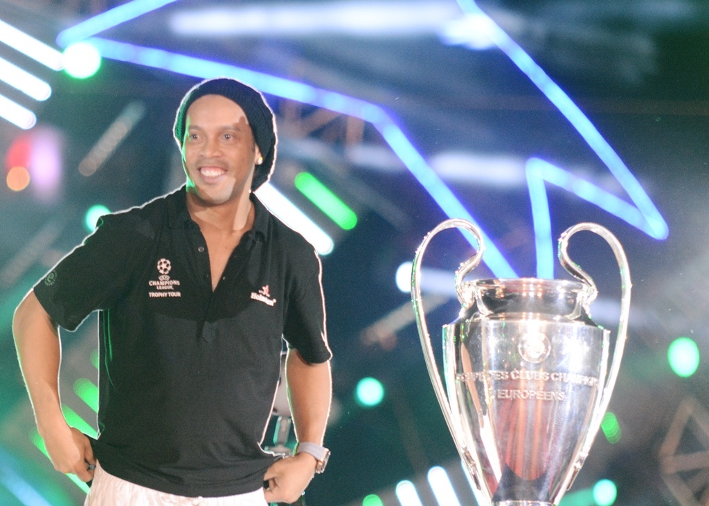Ronaldinho don Cup Champions League anh 3