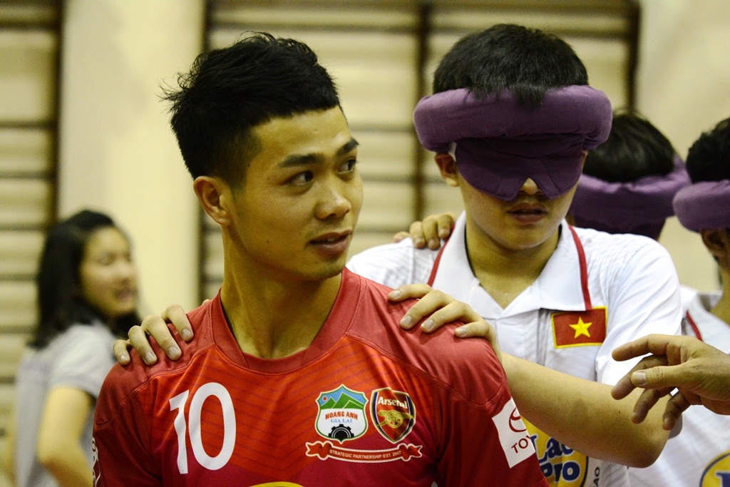 Cong Phuong lam thu mon anh 2