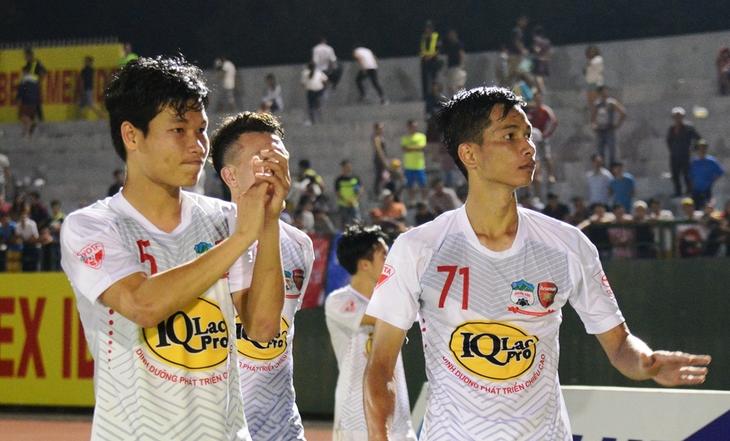 Dao tao kieu hinh chop, bau Duc cung HAGL hai qua ngot hinh anh