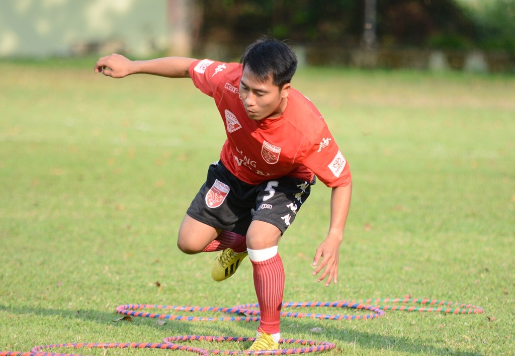 CLB Long An hoi quan tro lai voi 15 cau thu hinh anh