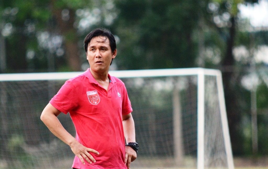 HLV Minh Phuong no luc giai quyet ‘song ngam’ tai CLB Long An hinh anh