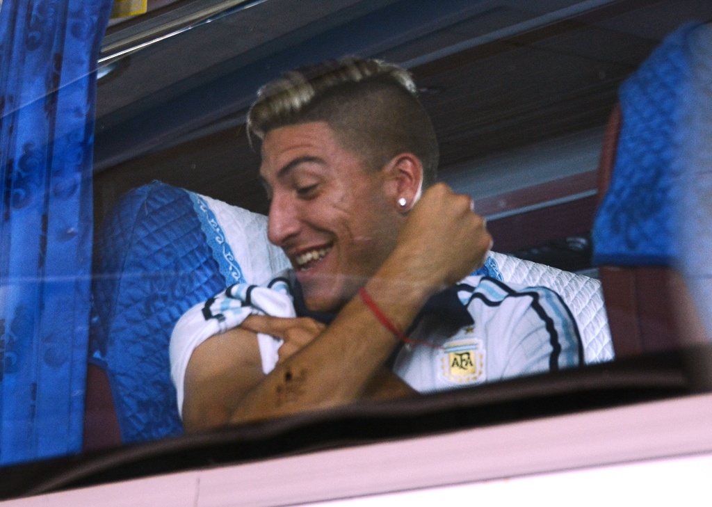 Cau thu U20 Argentina pha tro khi den Viet Nam hinh anh