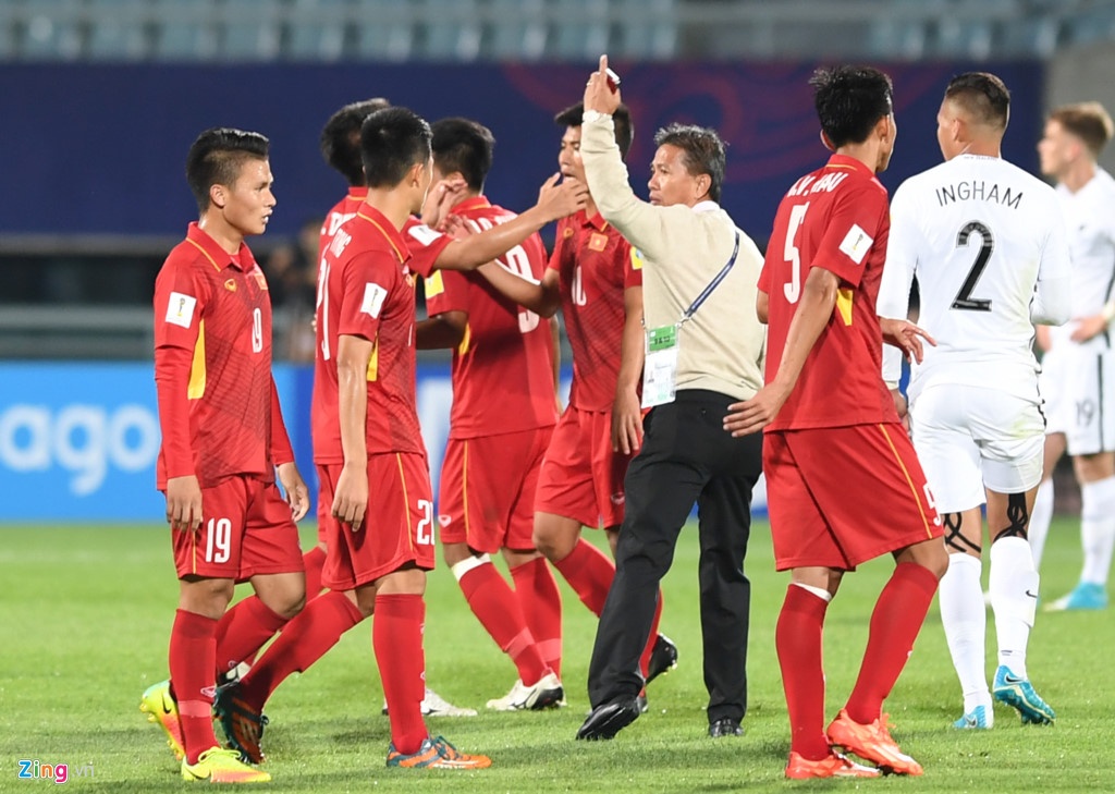 HLV Hoang Anh Tuan dong vien hoc tro anh 1