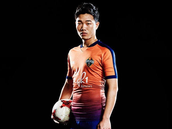 Xuan Truong ve Viet Nam thi dau giao huu trong thang 6 hinh anh