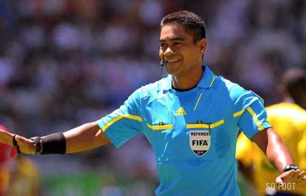 Trong tai Tahiti dieu khien tran U20 Viet Nam vs U20 Phap hinh anh