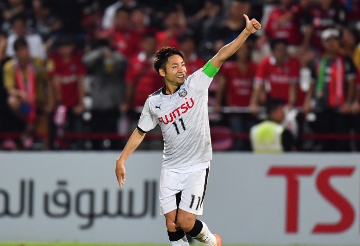 Nha vo dich Thai Lan bi ha be tren san nha hinh anh