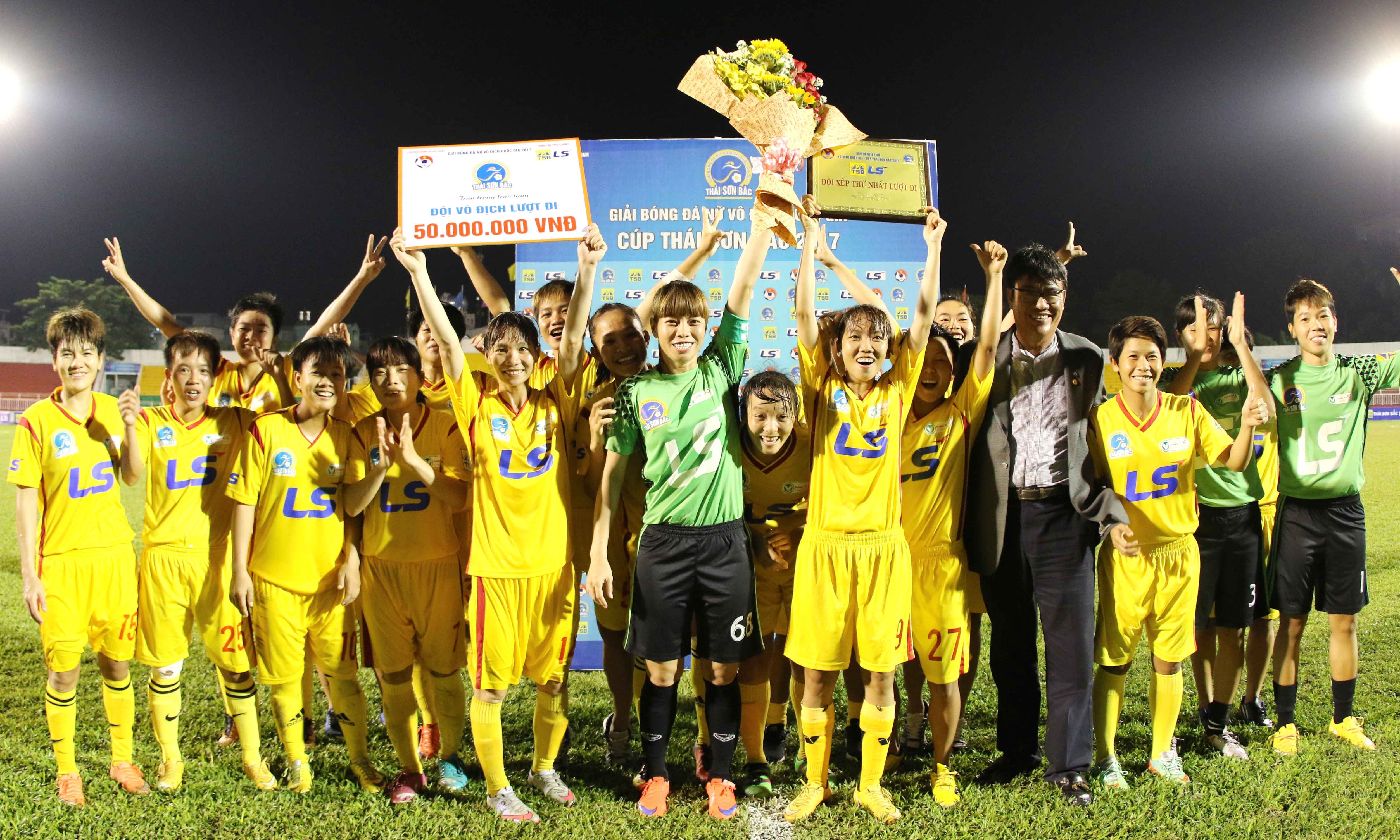 TP.HCM I vo dich luot di giai bong da nu VDQG hinh anh