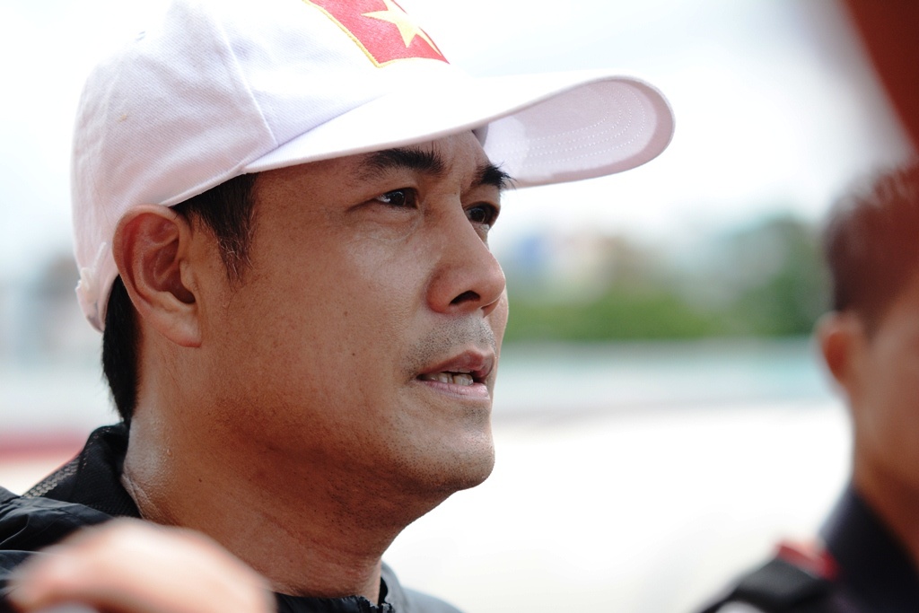 HLV Huu Thang bi chan thuong anh 1