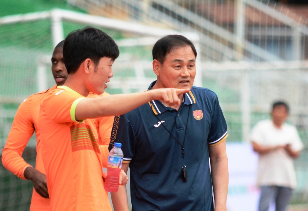 HLV Gangwon: ‘Toi tiec vi khong dung duoc Xuan Truong nhieu hon’ hinh anh