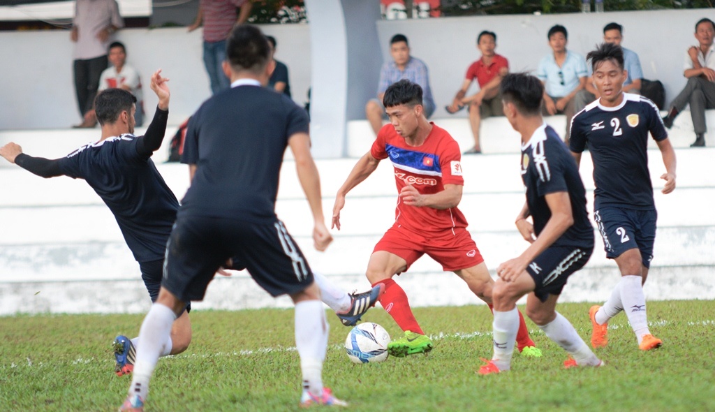 Tuyen Viet Nam thua TP.HCM 2-3 anh 5