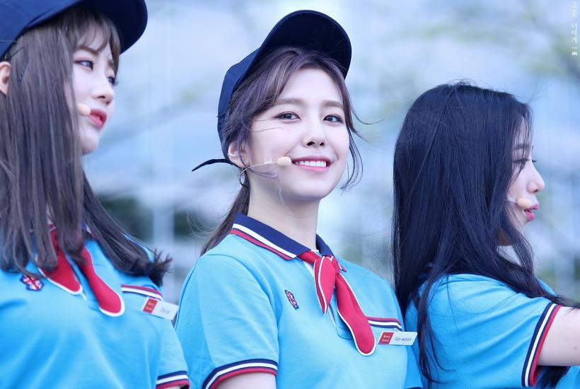 Nhom Berry Good khuay dong tran Tuyen TP.HCM vs Gangwon hinh anh