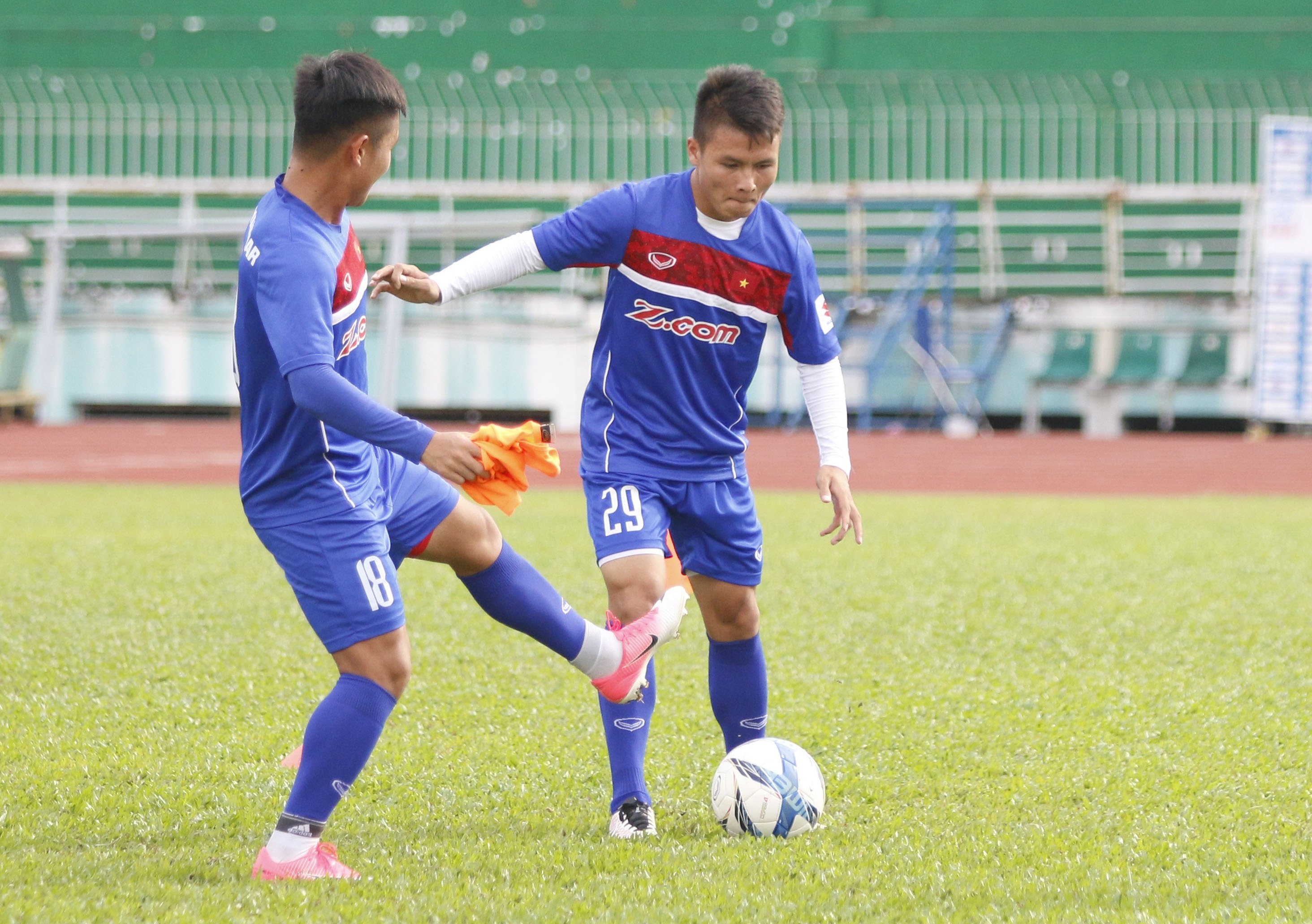 Tuyen Viet Nam tap chieu 11/6 anh 5