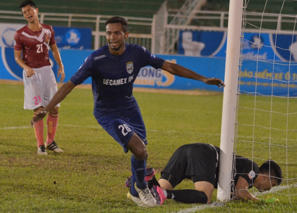 Van Toan tro lai sau chan thuong anh 1