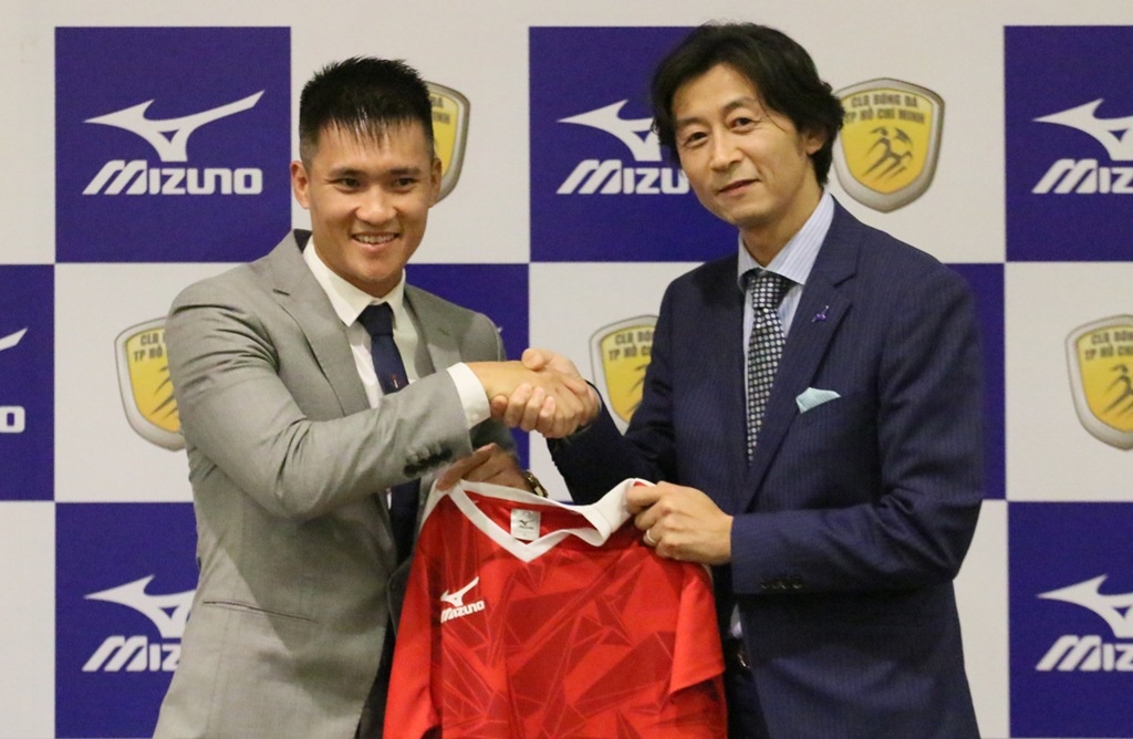 CLB TP.HCM co nha tai tro ao dau danh tieng hinh anh