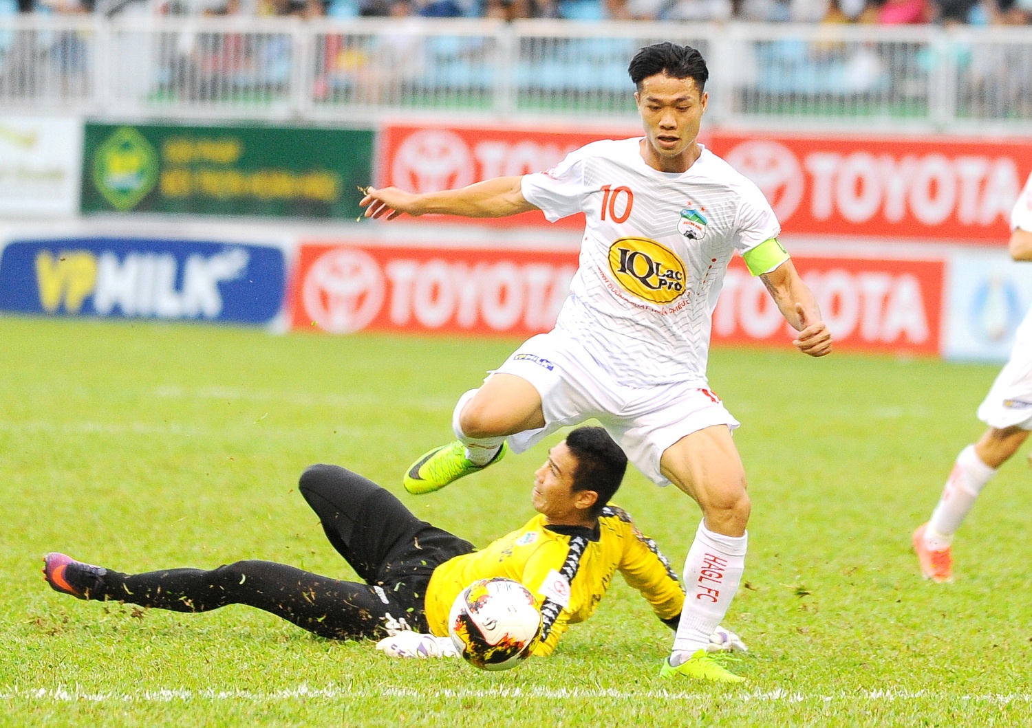 HLV Binh Duong khen doi hinh HAGL hoan chinh hinh anh