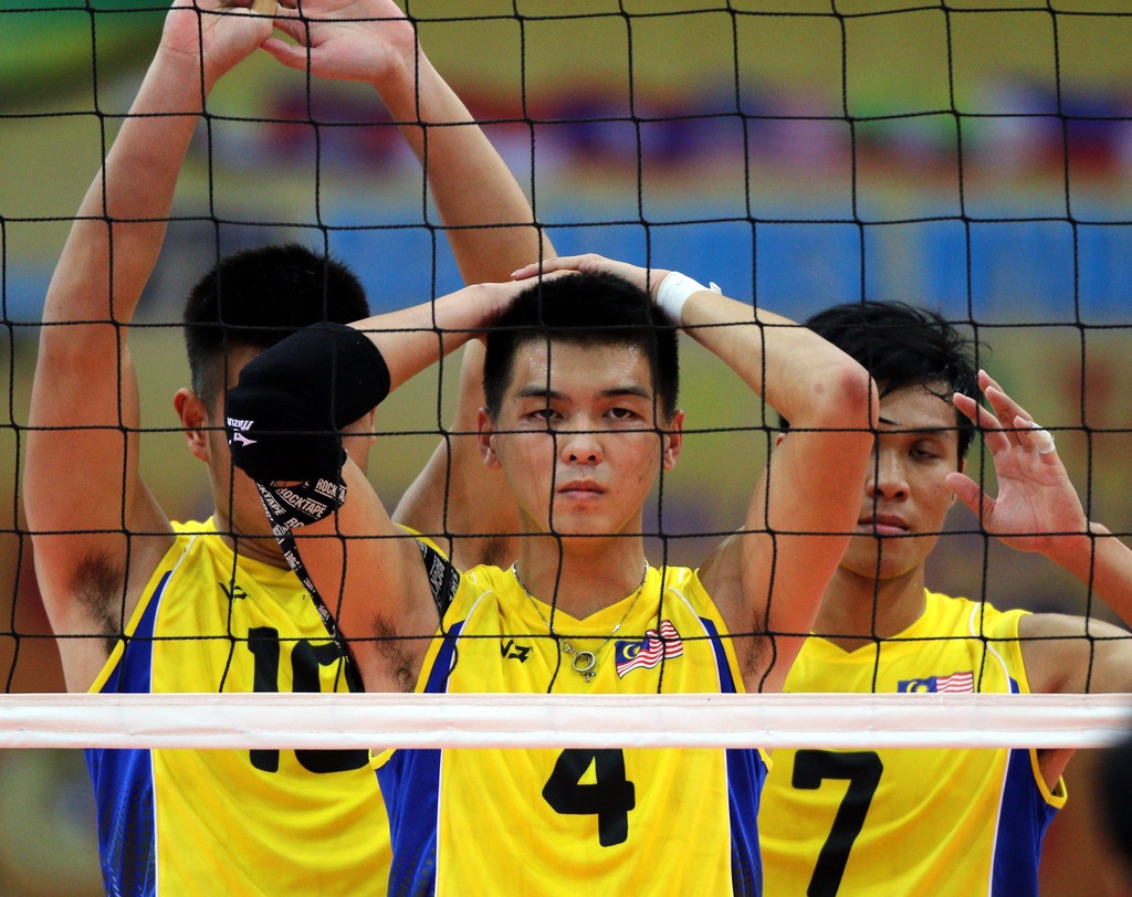 Malaysia choi tro xau o ca mon bong chuyen hinh anh