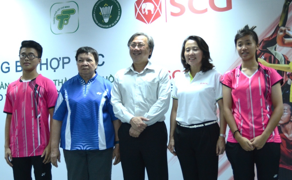 Cau long TP.HCM dua 12 tai nang tre sang Thai Lan dao tao hinh anh