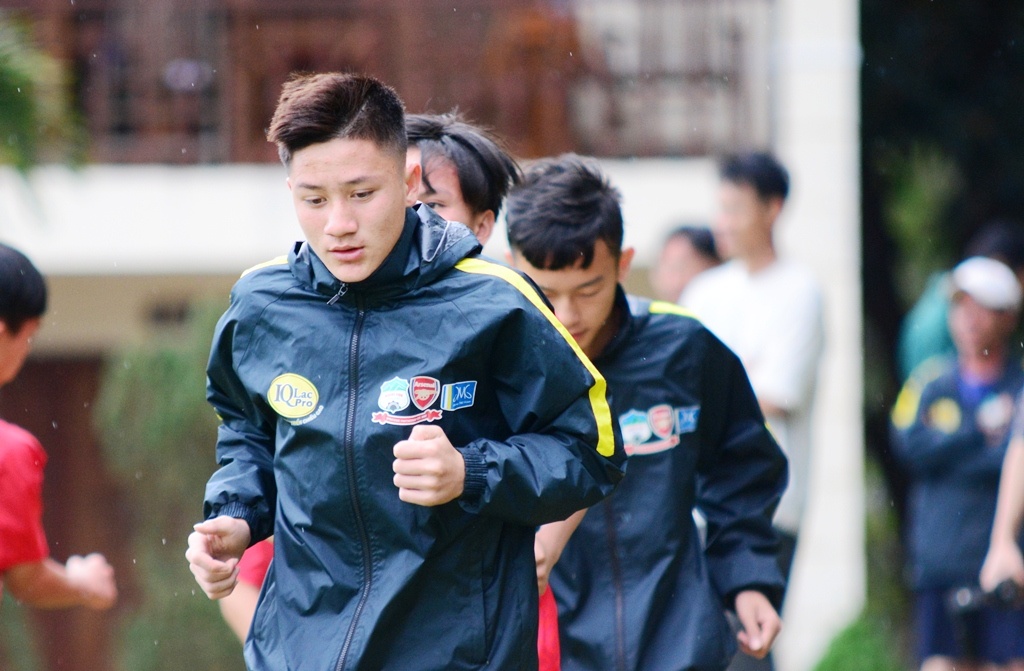 Quan bau Duc do tai PVF o giai U17 quoc gia hinh anh