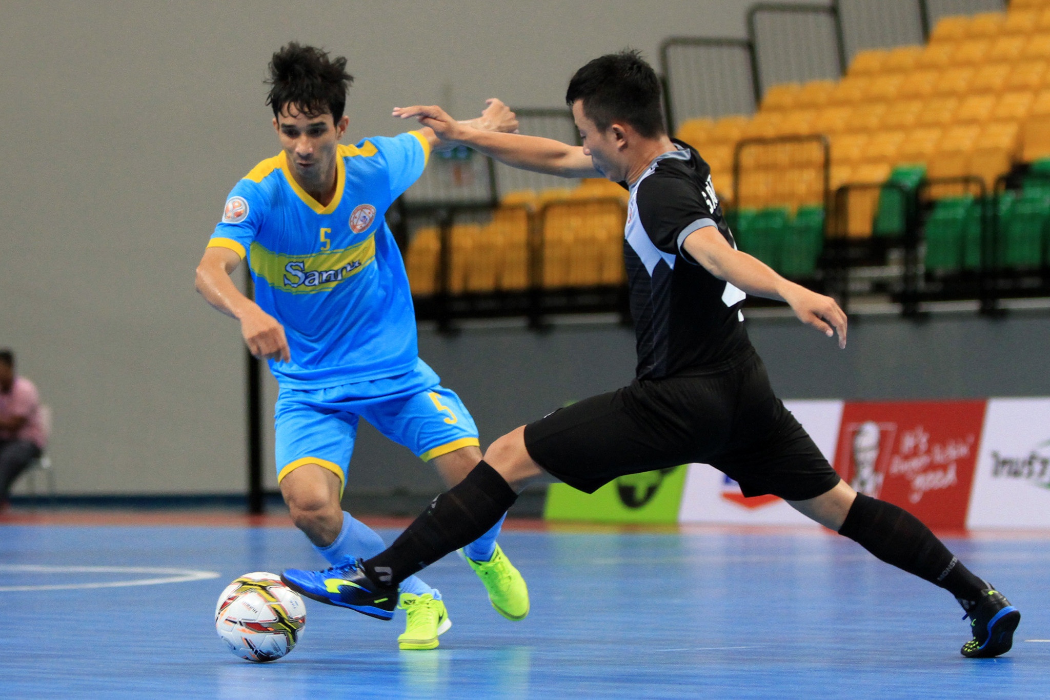 Sanna Khanh Hoa thang Vietiane Capital 9-2 hinh anh