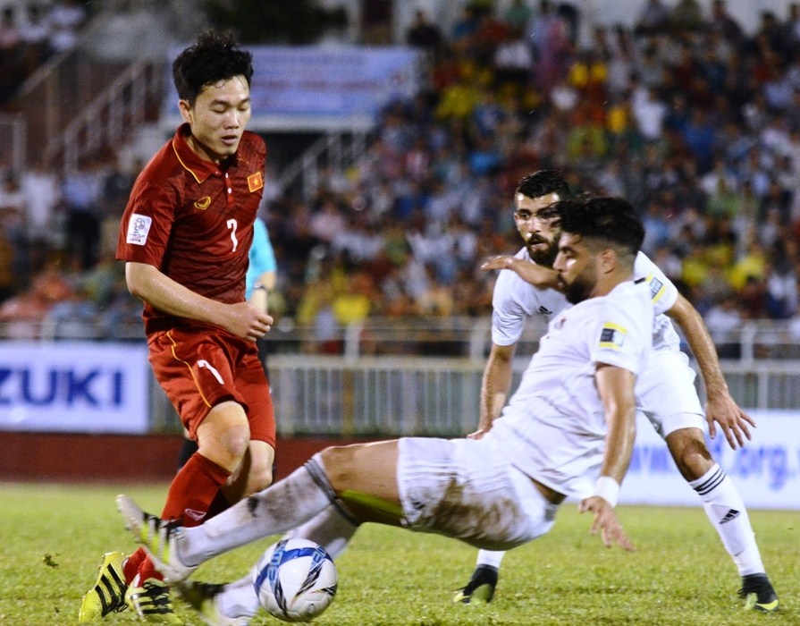 Tuyen Viet Nam giam 2 bac tren bang xep hang FIFA hinh anh