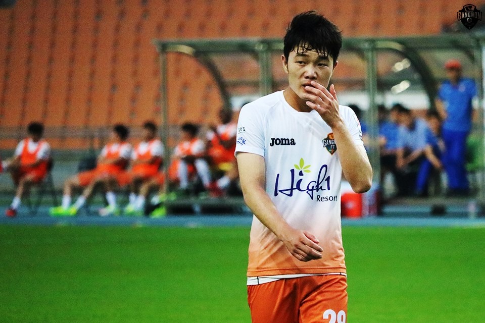 Gangwon FC tiet lo ly do nha Xuan Truong cho U22 Viet Nam hinh anh