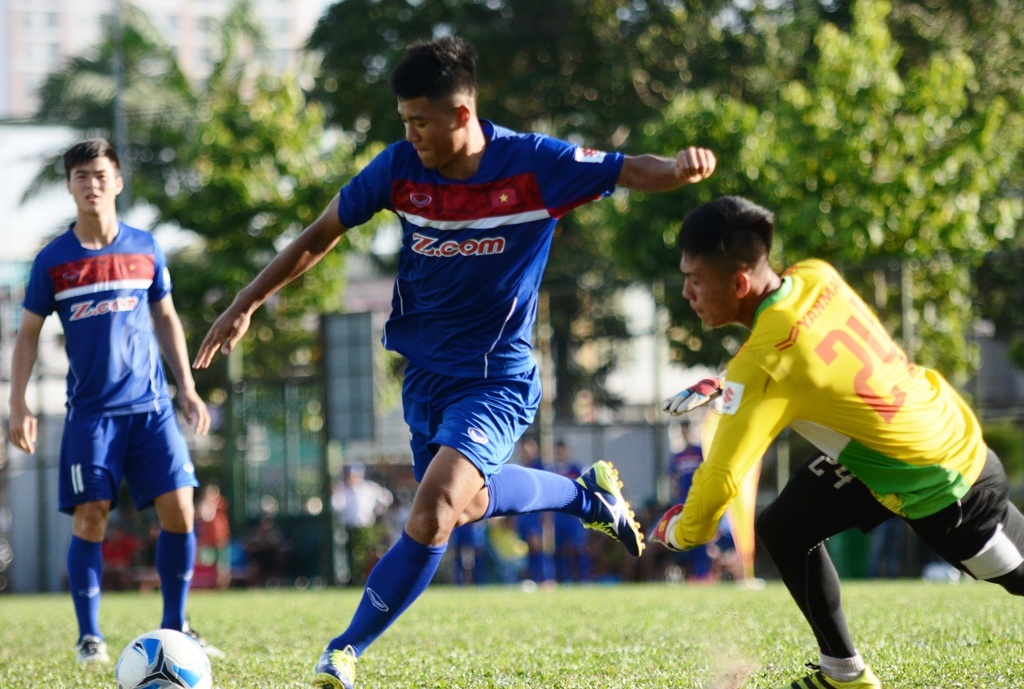 Duc Chinh dut diem 'an dut' Cong Phuong tren san tap hinh anh