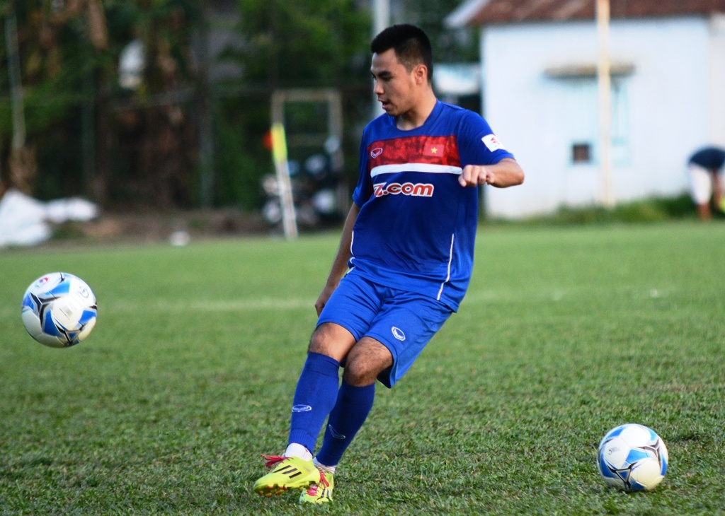 U22 Viet Nam tro tai da bong cham xa hinh anh