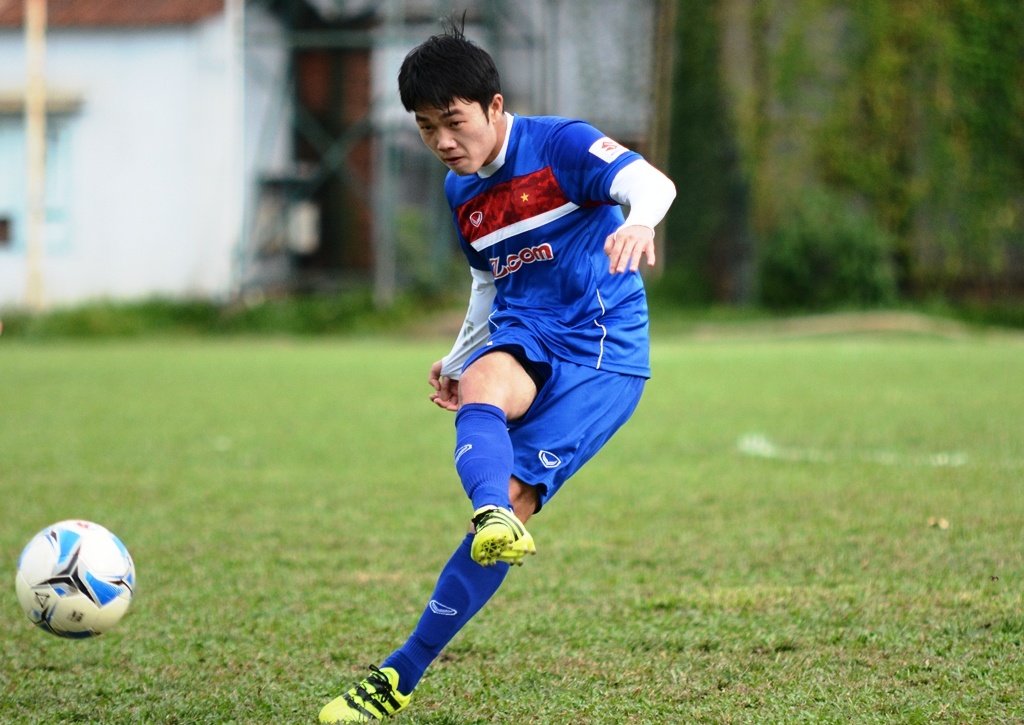 Xuan Truong ghi 4 ban tu sut phat tren san tap hinh anh