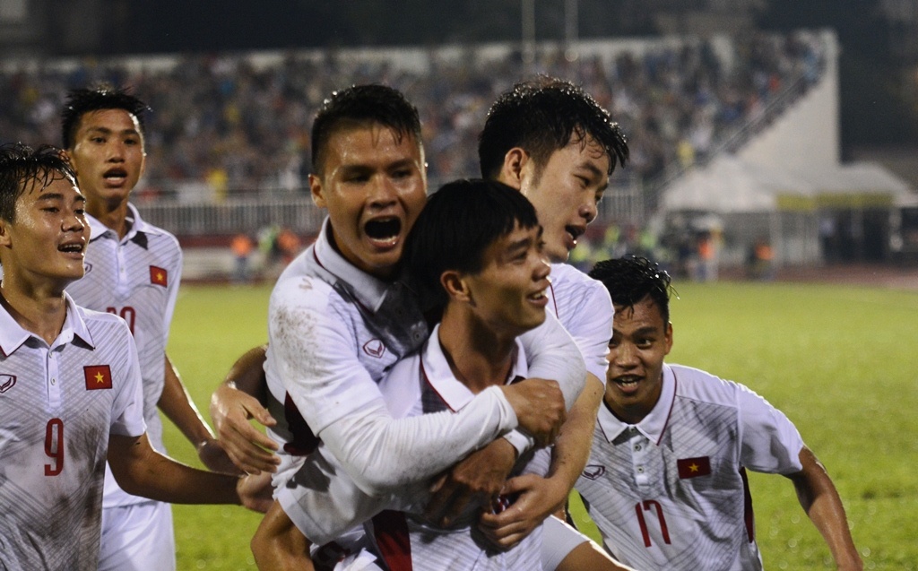 Cong Phuong ghi sieu pham anh 4