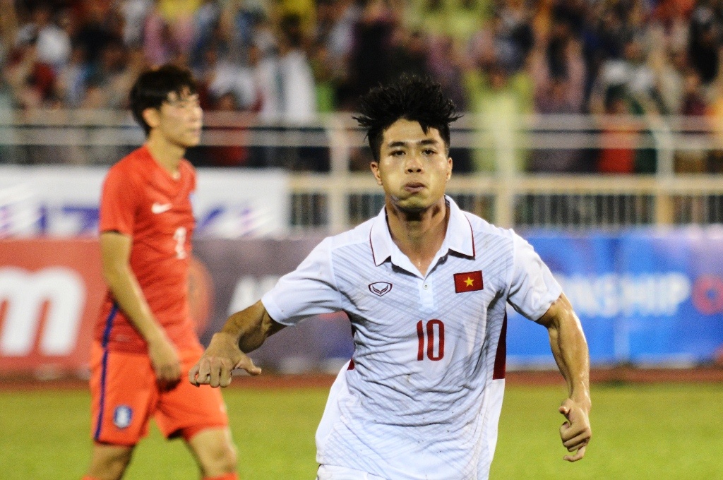 Cong Phuong ghi sieu pham anh 3