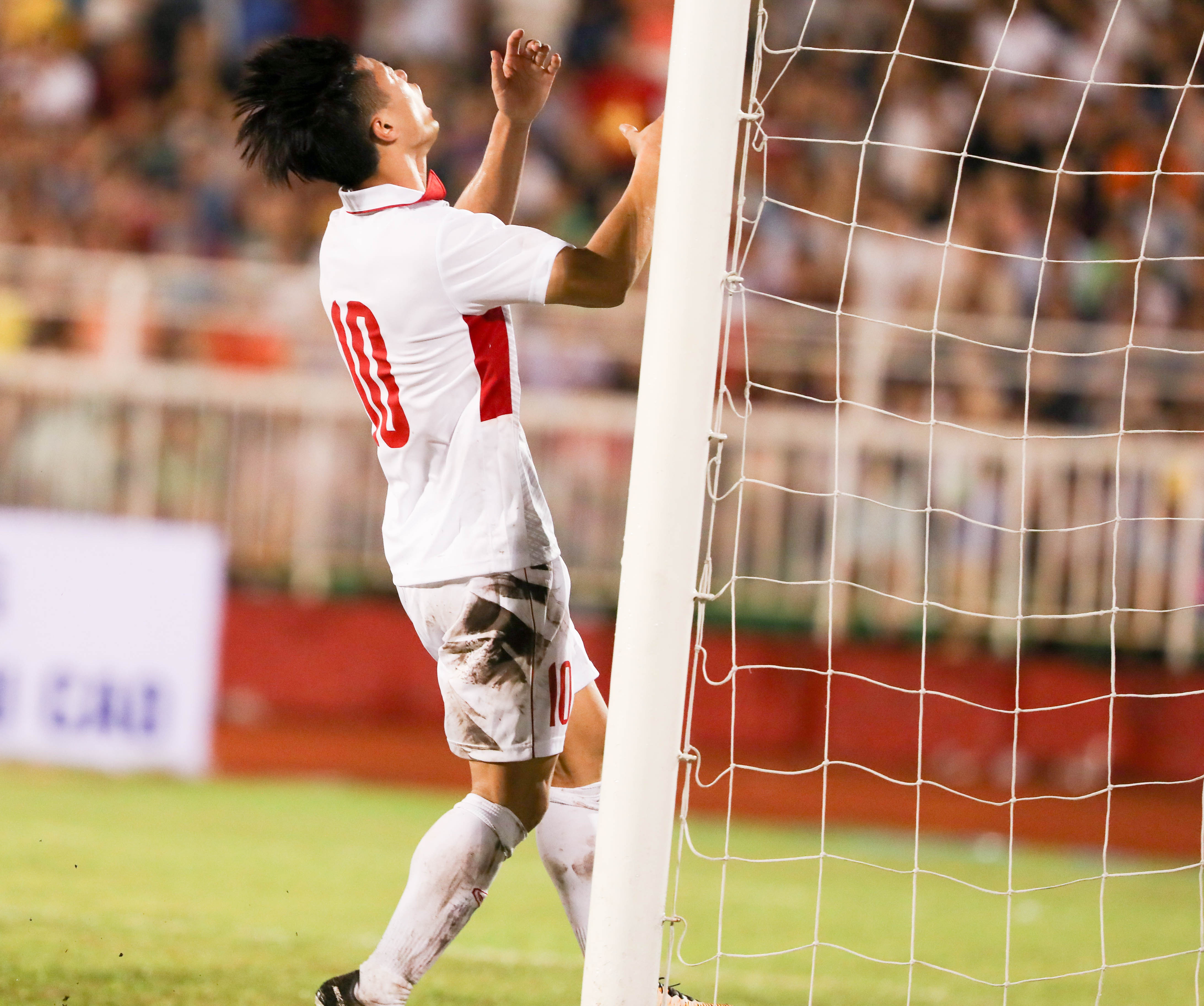 Cong Phuong ghi sieu pham anh 7