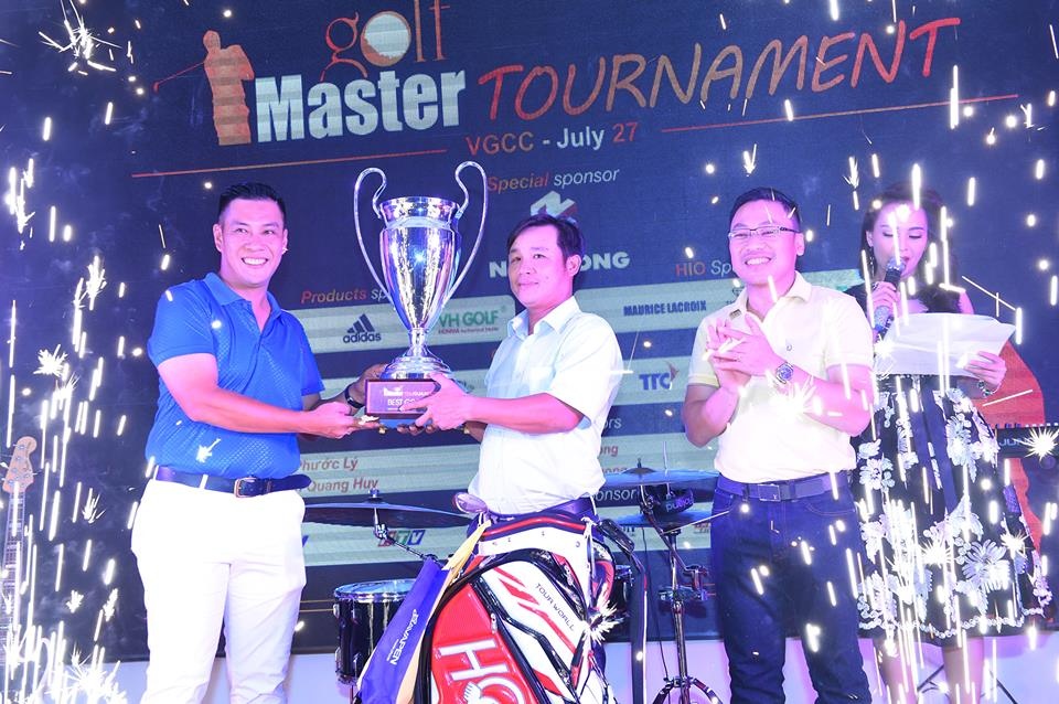 Công Vinh đi đánh golf ảnh 1 Cong Vinh di danh golf anh 1